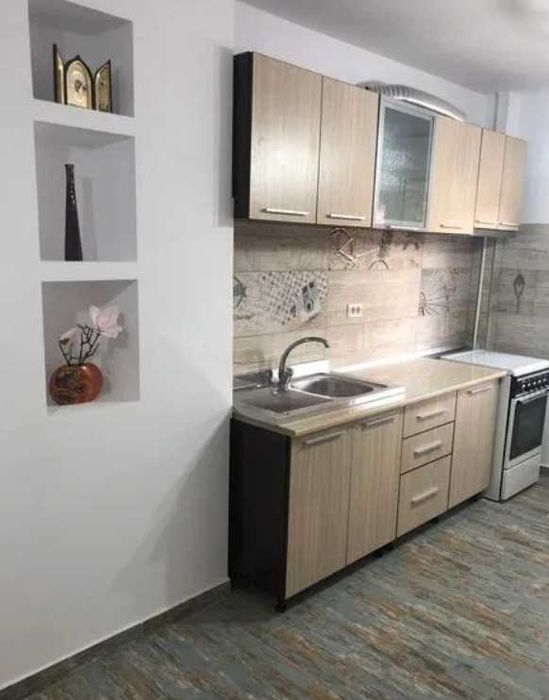 Дава се под наем Двустаен апартамент в Пловдив, Гагарин - 65 кв.м за 255 € - Снимка #1