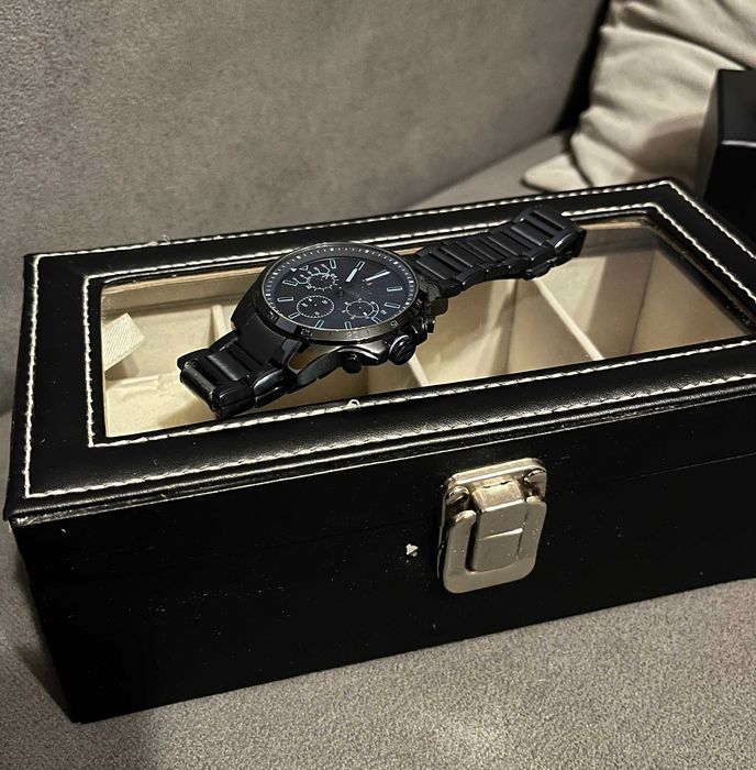 Часовници Tommy Hilfiger и Fossil FS4552IE (двата общо 320лв.)