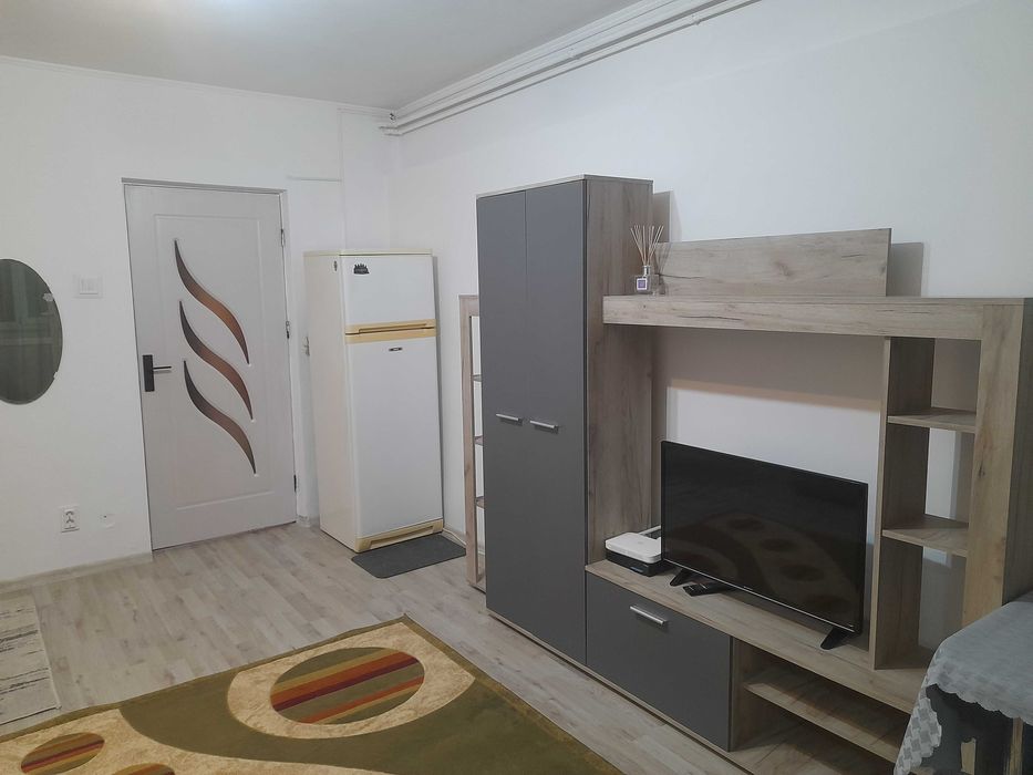Garsoniera libera de inchiriat Astra