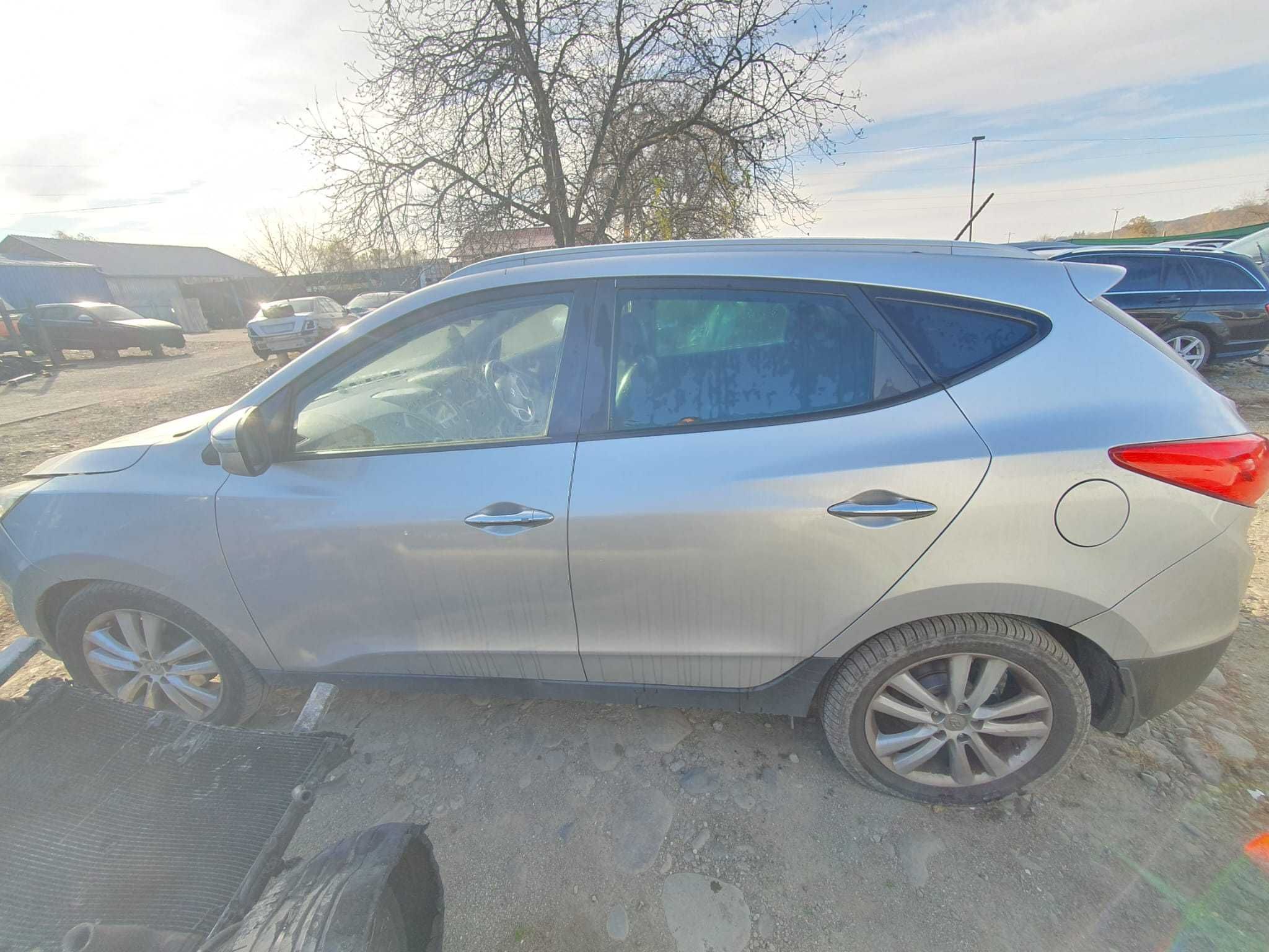 Dezmembrez Hyundai IX35 2.0CRDI 4WD 2010