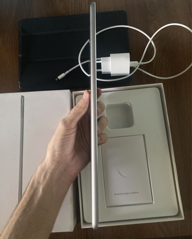 Ipad air 2 pamat 64 Gb Korobka document+zaradka chexol