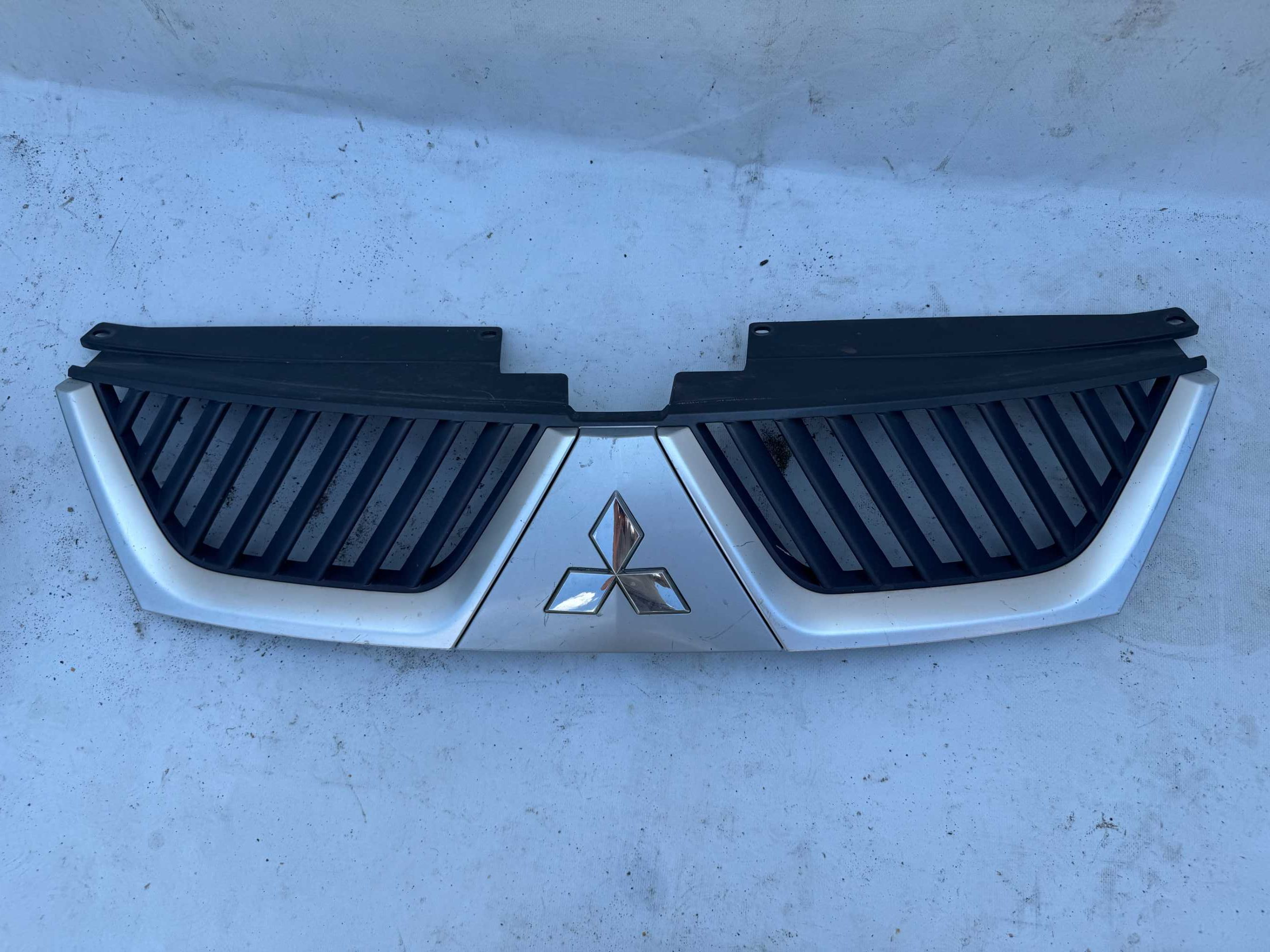 Bara Fata Mitsubishi Outlander 2