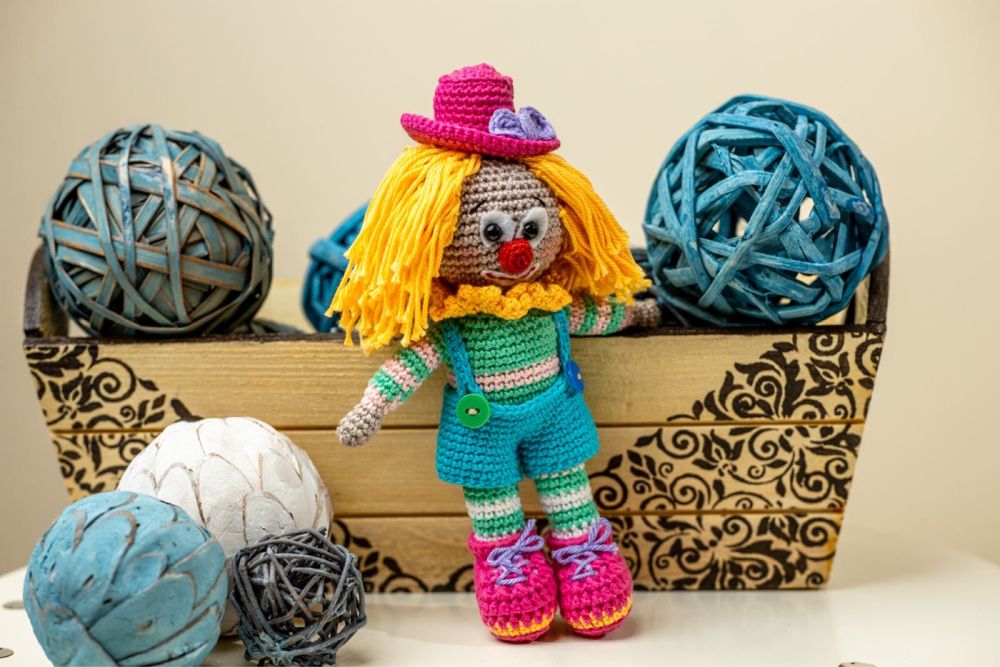 Плетени играчки на една кука-Забавни клоуни