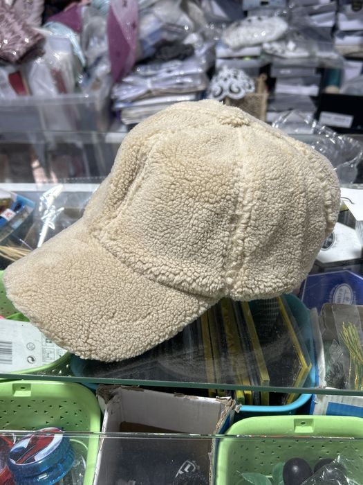 Тёплая новая кепка с биркой. Идеальный аксессуар на холод.