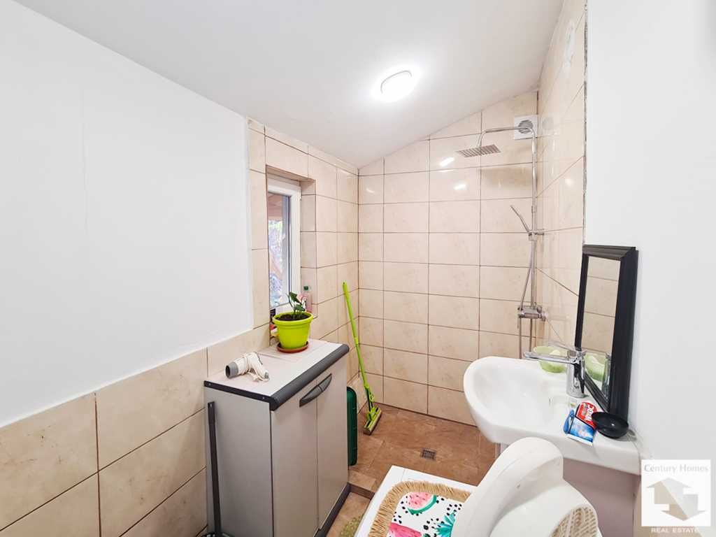 105583 Eтаж от къща с дворче в кв. Акация, гр. Велико Търново