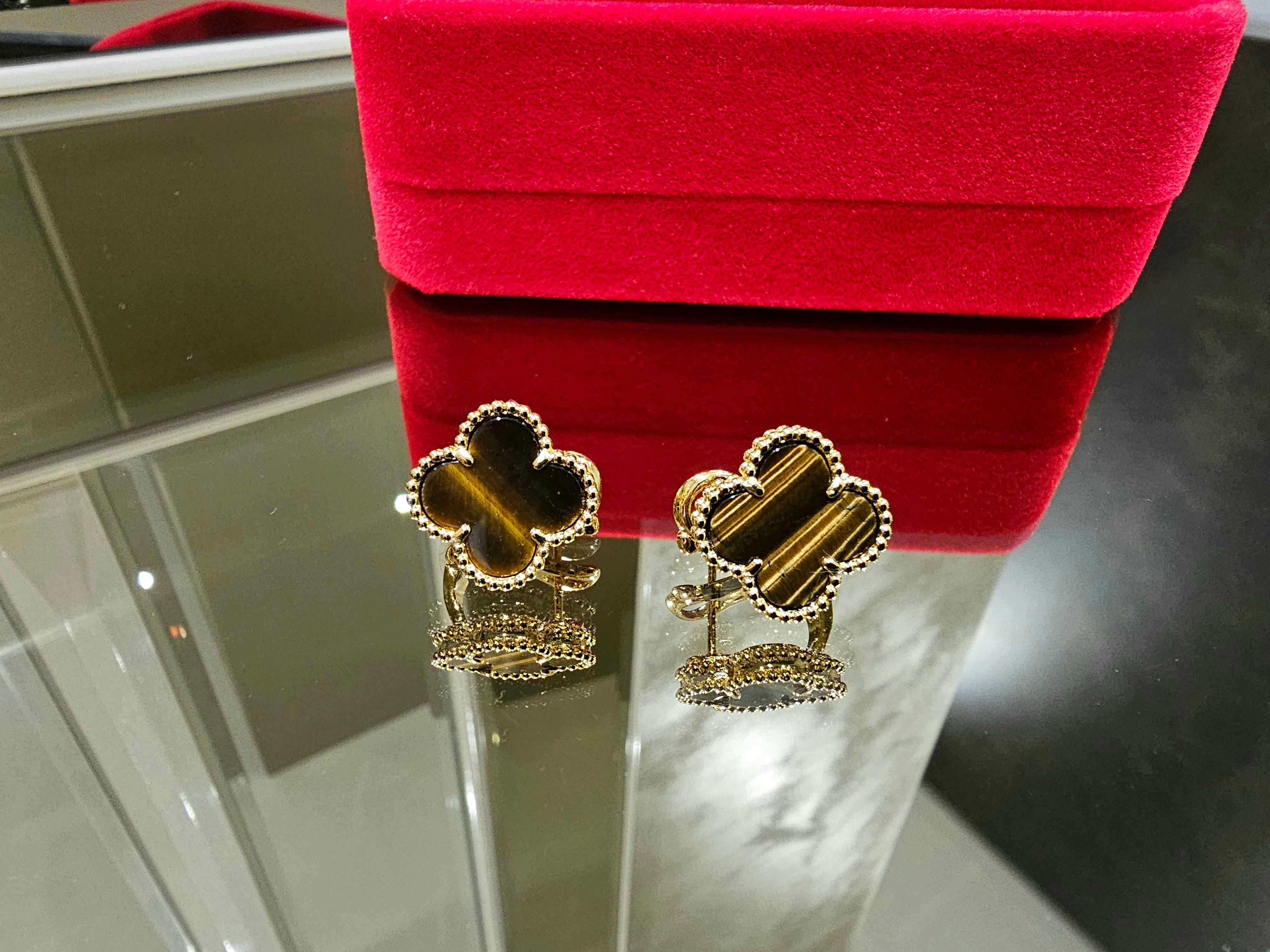 Van Cleef & Arpels VCA Gold Tiger Eye Alhambra Clips Дамски Обеци