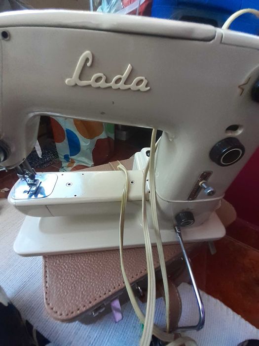 Mașină de cusut Lada