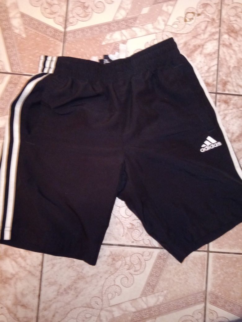 Pantaloni scurti marca Adidas