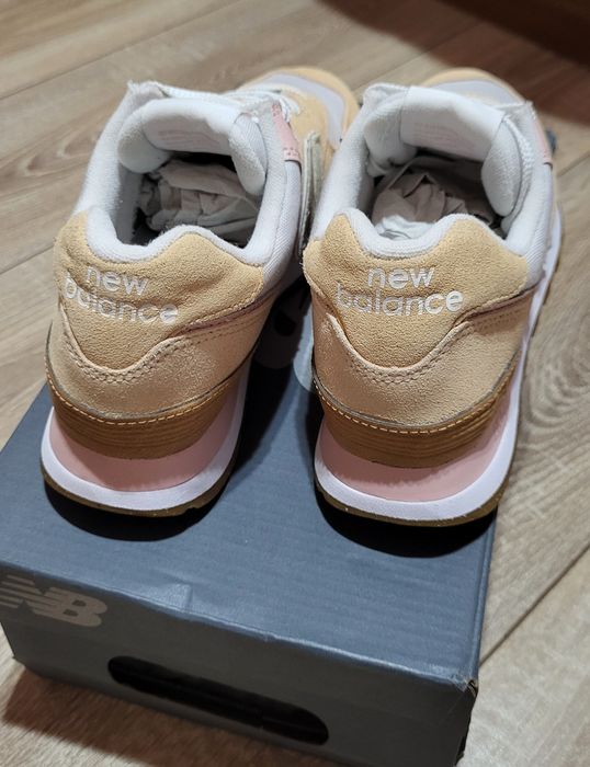 Маратонки, обувки на ток