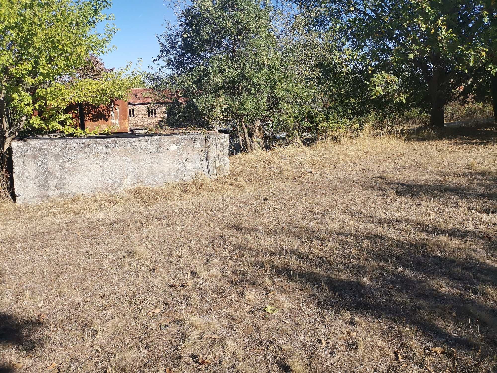 Продава поземлен имот