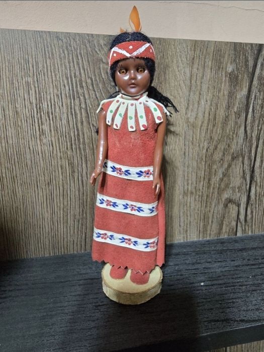 Vintage Indian Indien Art Eskimo Doll Figure 7.5 " made in Canada EUC