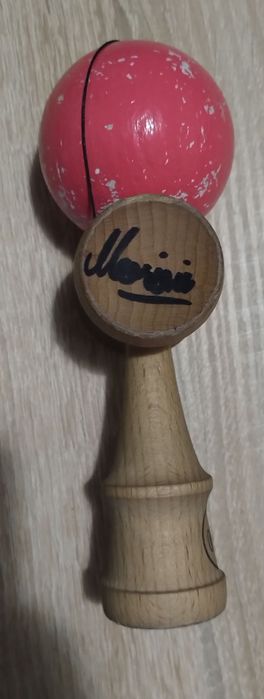 Kendama PLAY semnata Bisoi, Mihaela, Mocioiu