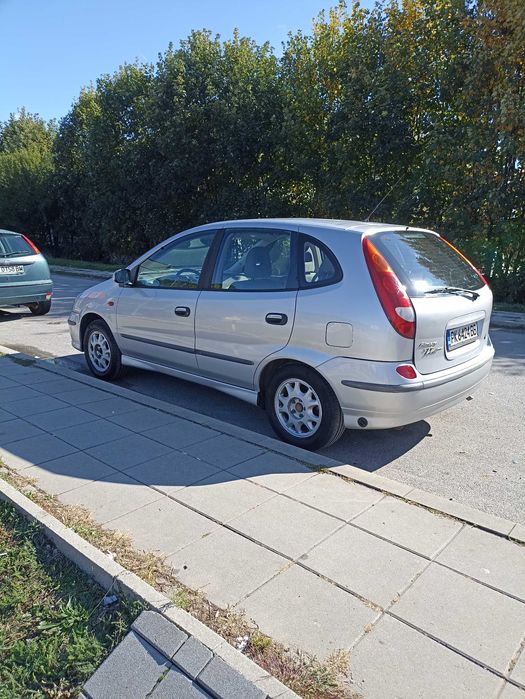 Nissan Almera Tino