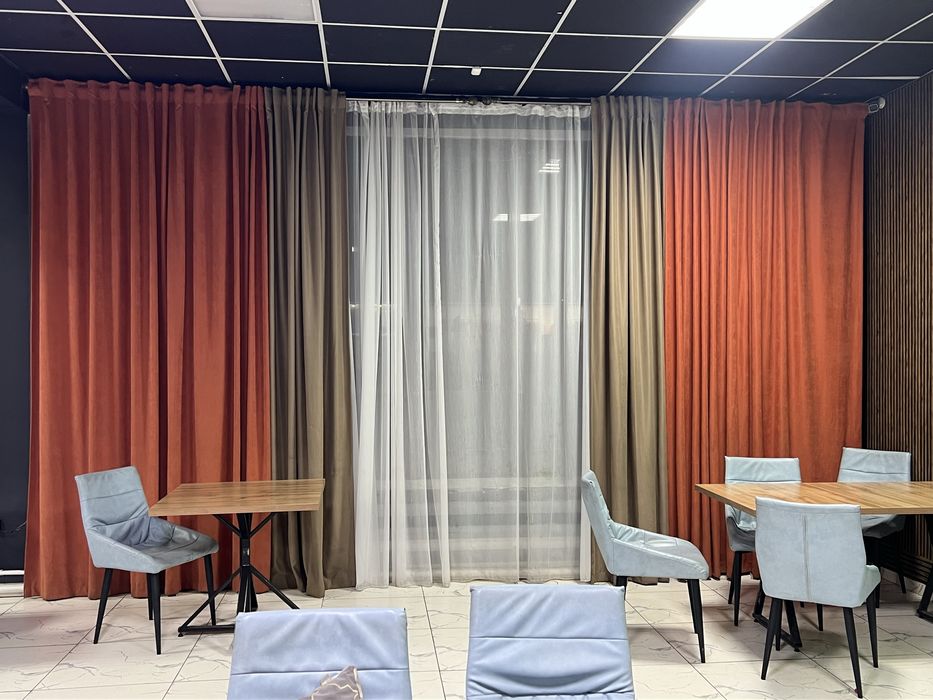 Продам шторы,где-то 6м,длина 3.5.Качественные,карнизы с кольцами