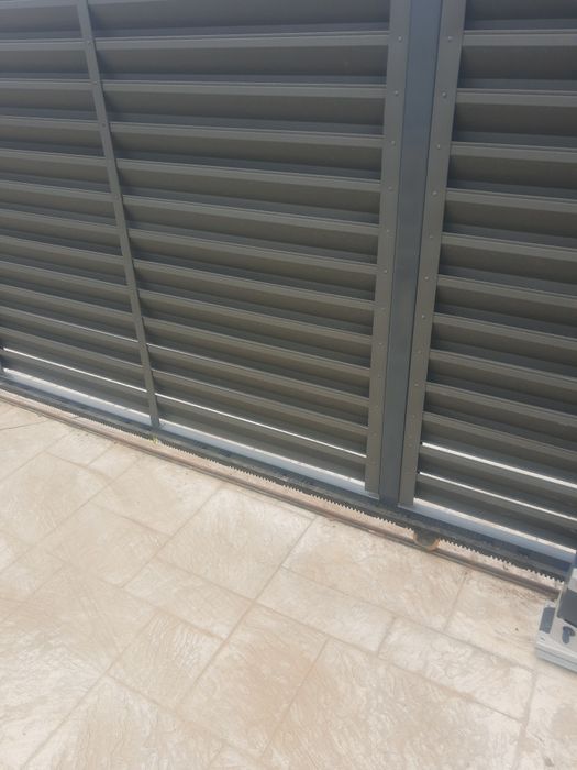 Reparații uși garaj