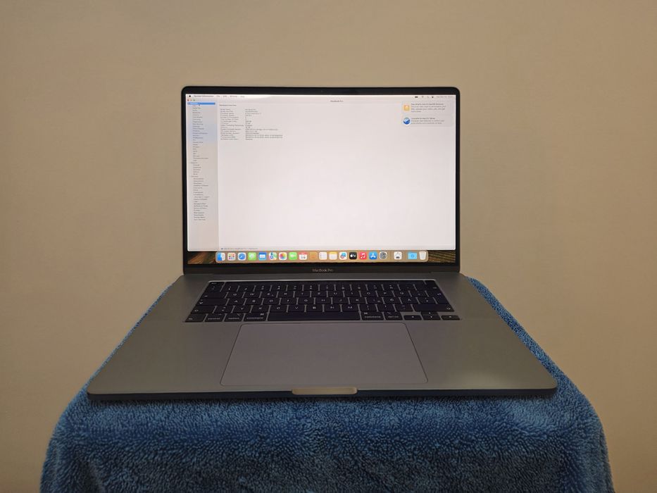 MacBook Pro Intel i7 / 16 GB / 512 GB — Cutie originală + Încărcător