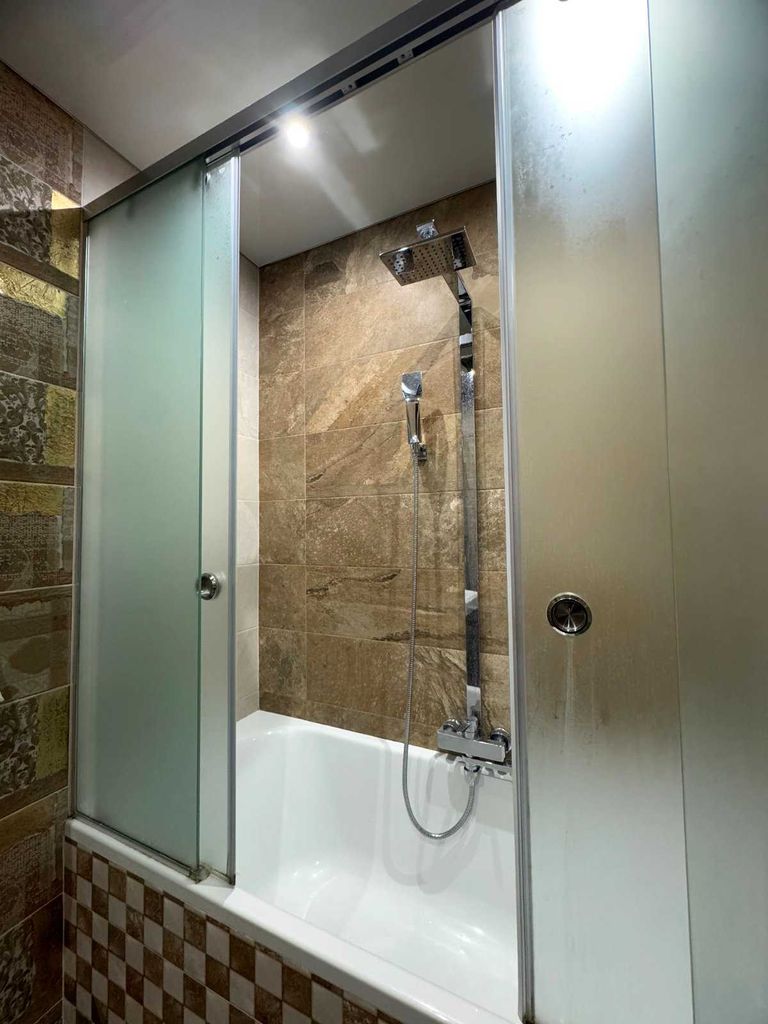 Дава се под наем Двустаен апартамент в Бургас, Център - 80 кв.м за 1250 € - Снимка #13