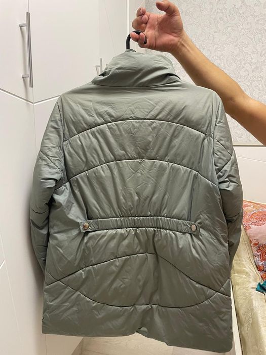 Женскую демисезонную куртку