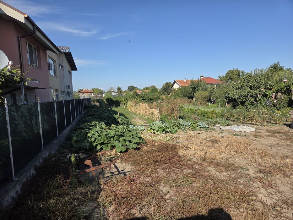 Парцел в с. Калековец-789 кв. Ограден на Асфалтов път