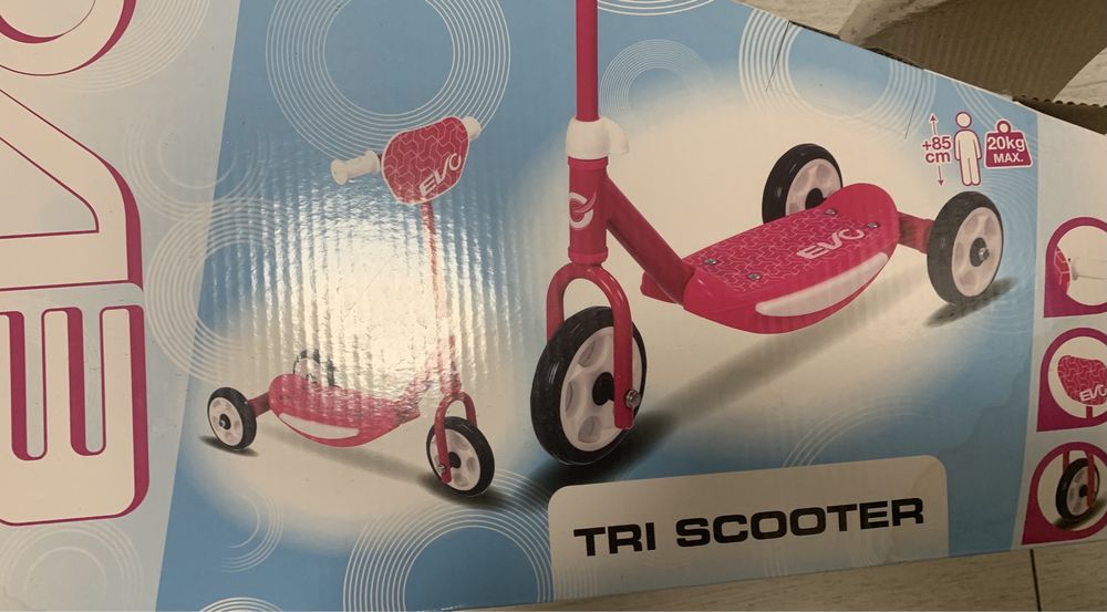 Tricicleta Evo roz pentru fetite