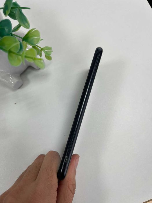 Продавам Iphone XR 128GB