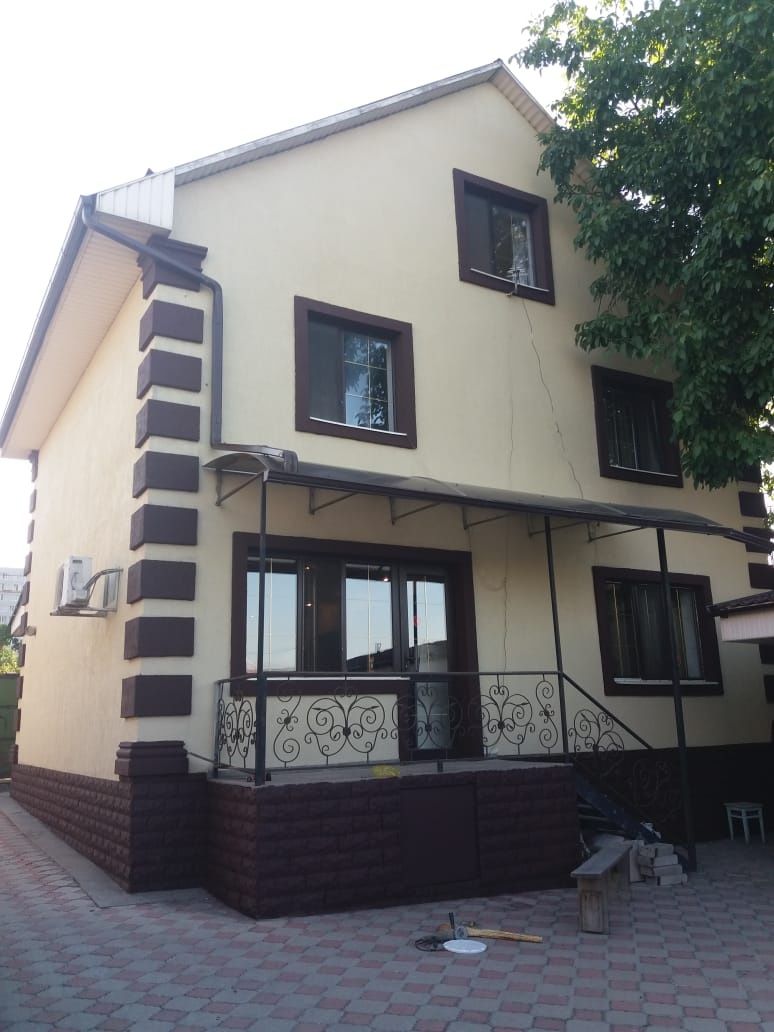 Покраска крыши, помещения и фасады домов