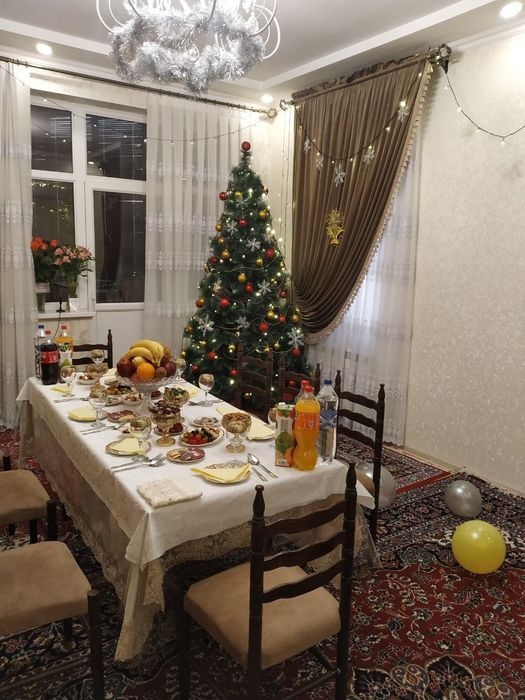 Boʻyi 2 m  Archa oʻyinchoqlari bilan sotiladi