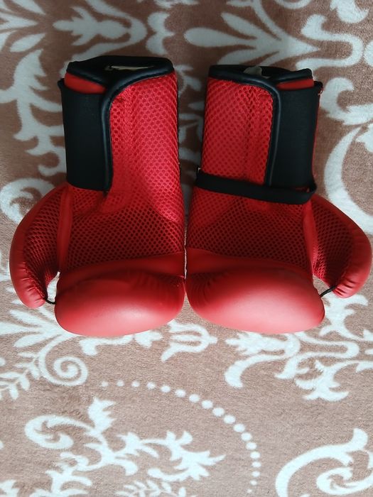 Vând echipament de box