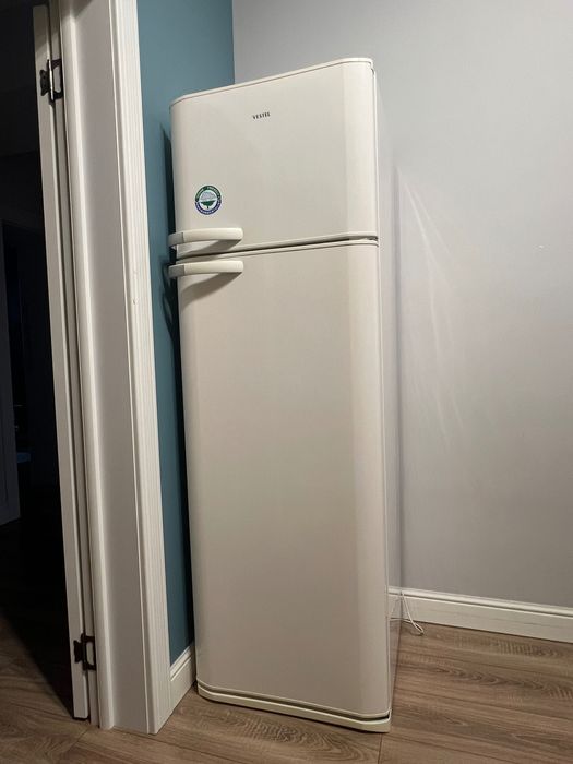 Холодильник vestel