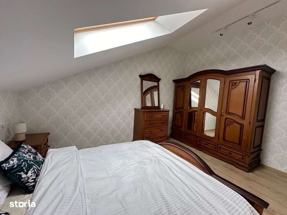 Casă cu 2 apartamente și garaj în schei centrul vechi