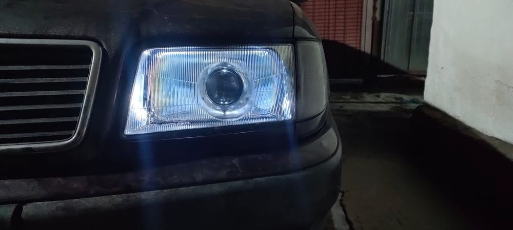 Фары от ауди с4. Район жас канат