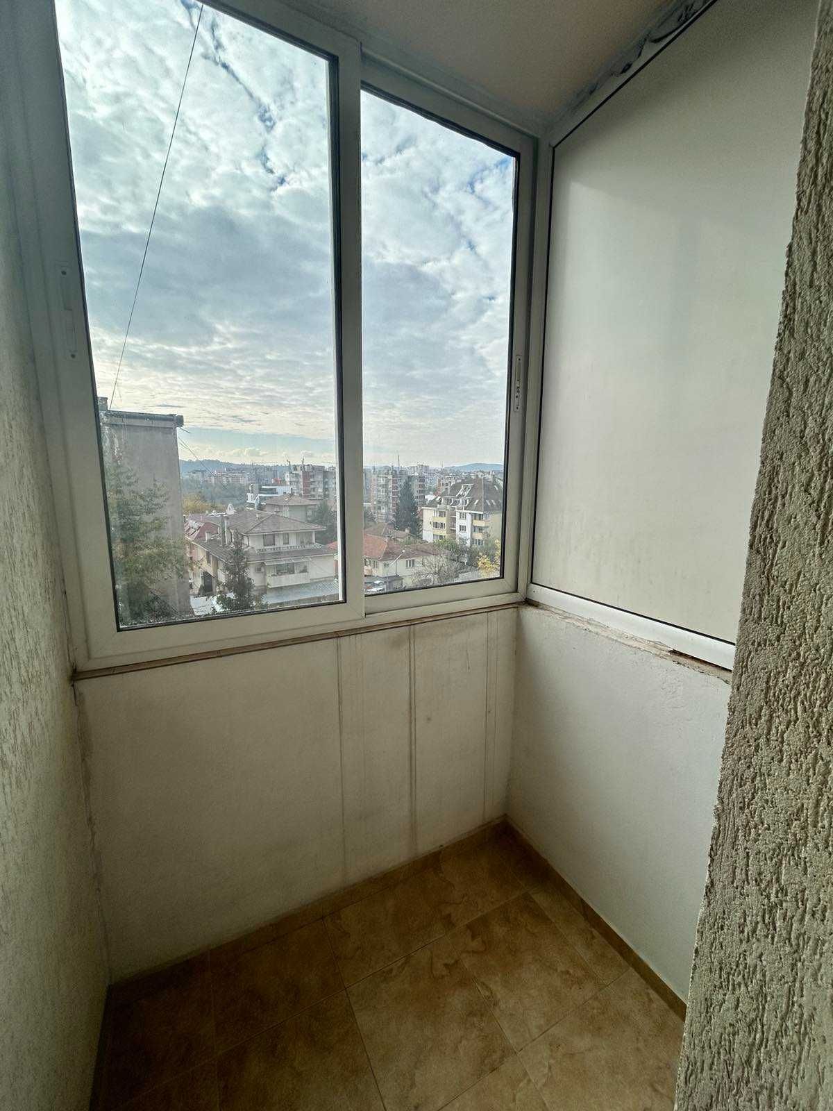 Двустаен, изцяло южен до Стадион "Ивайло"