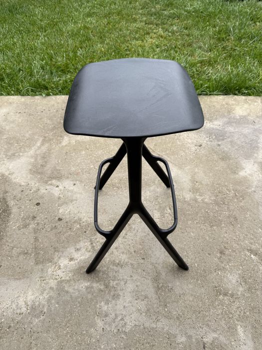 Бар стол Allermuir Axyl High Stool – дизайнерски модел