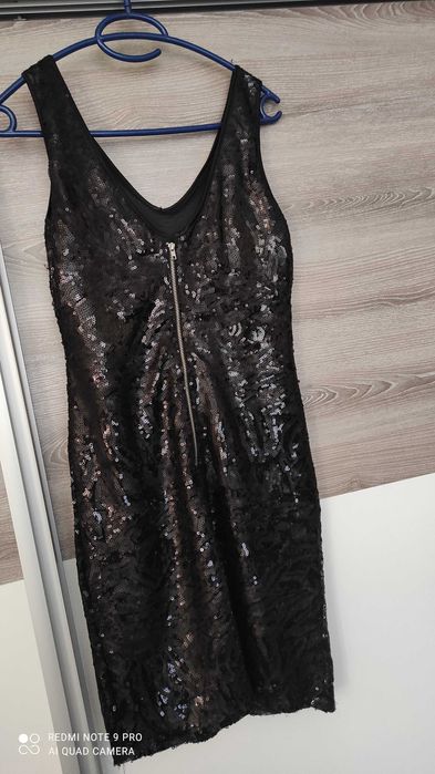 Елегантна рокля в черно