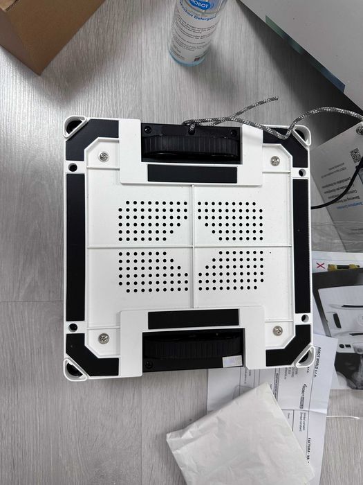 Robot curățare geamuri - Hobot 298