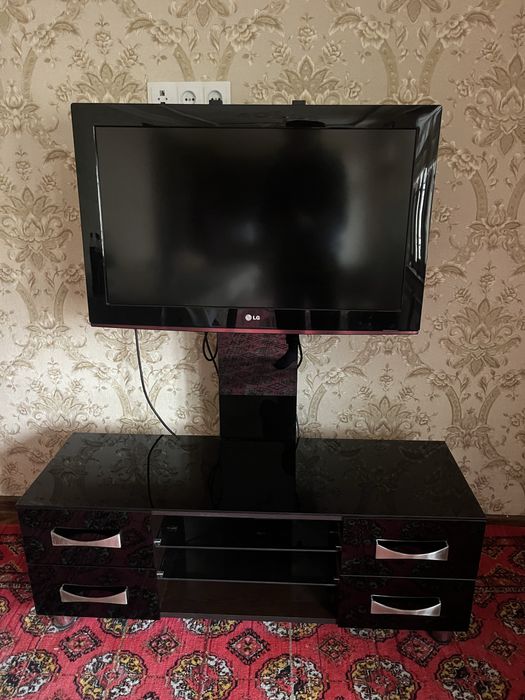 Lg 32 televizor + Mebeli bn sotiladi