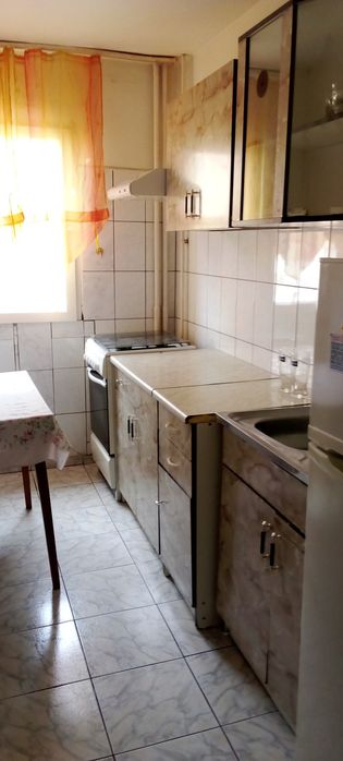 Apartament 3 camere de închiriat