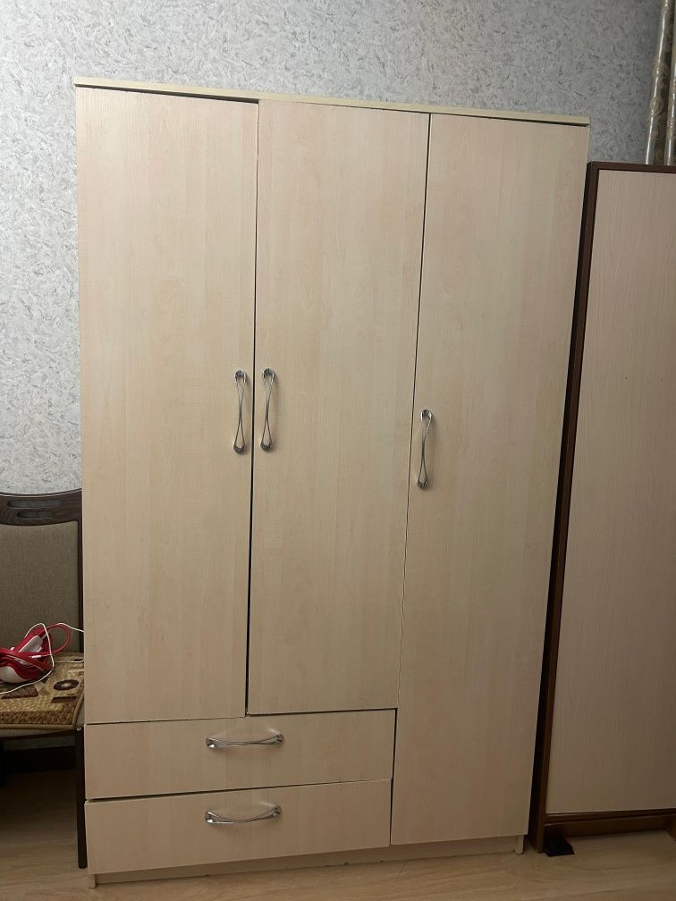 Шкаф б/у ... Но в отличном состояние ...