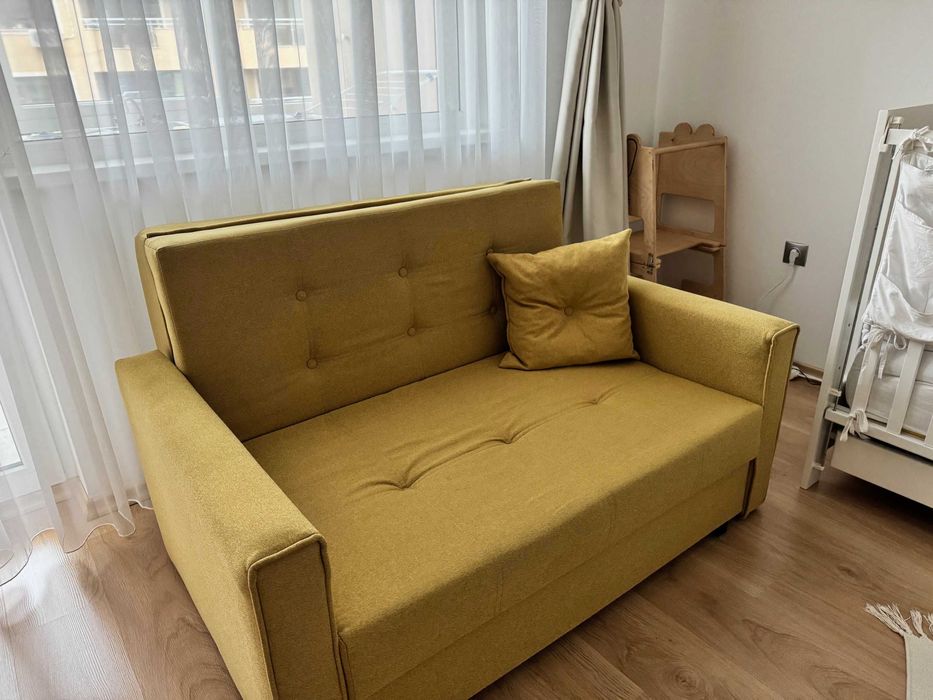 Двуместен разтегателен диван с ракла - Идеално състояние