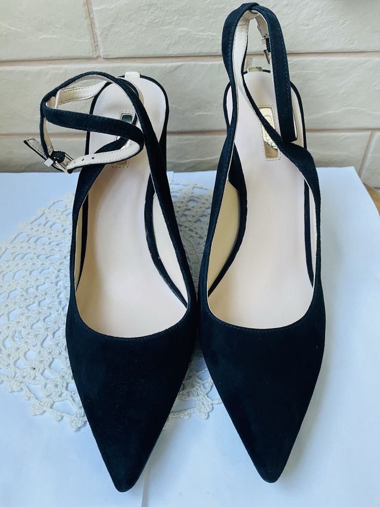 GUESS ориг.черни сандали от Англия