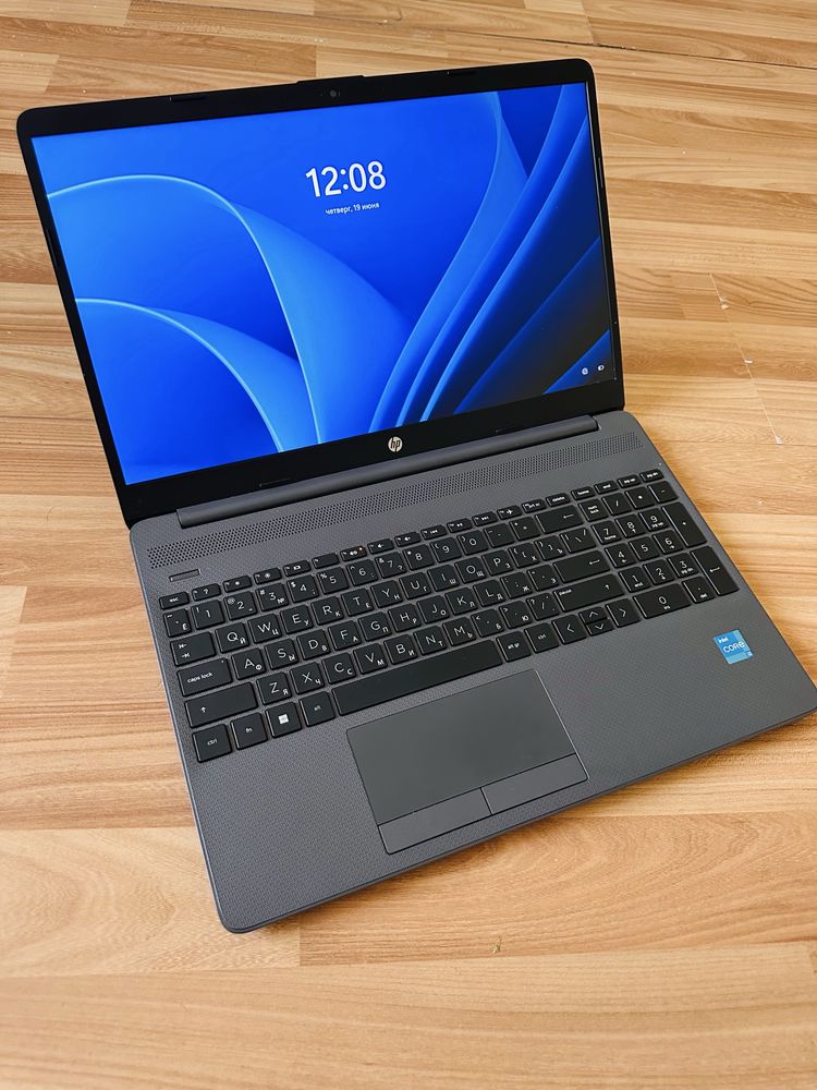 Hp noutbuk core i3 ideal holatda ishlashi tez
