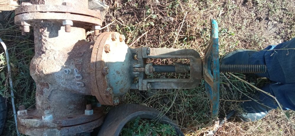 Продам Задвижка 200/16