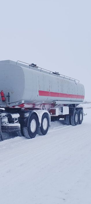 Полуприцеп бензовоз, на ходу