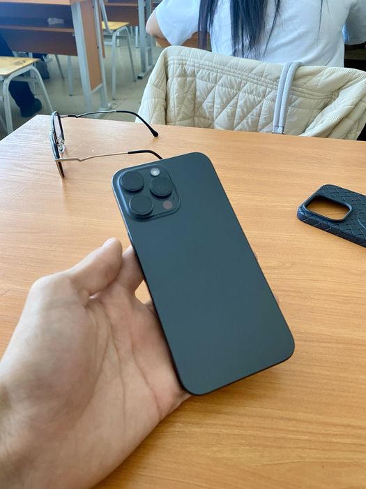 продается IPhone 15 pro max  цвет черный титан