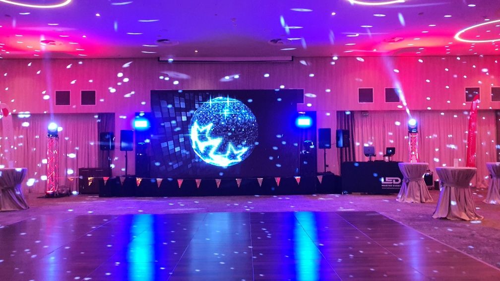 Dj-MC, scena, podium, ecran led, sonorizare, schela de lumini, glob