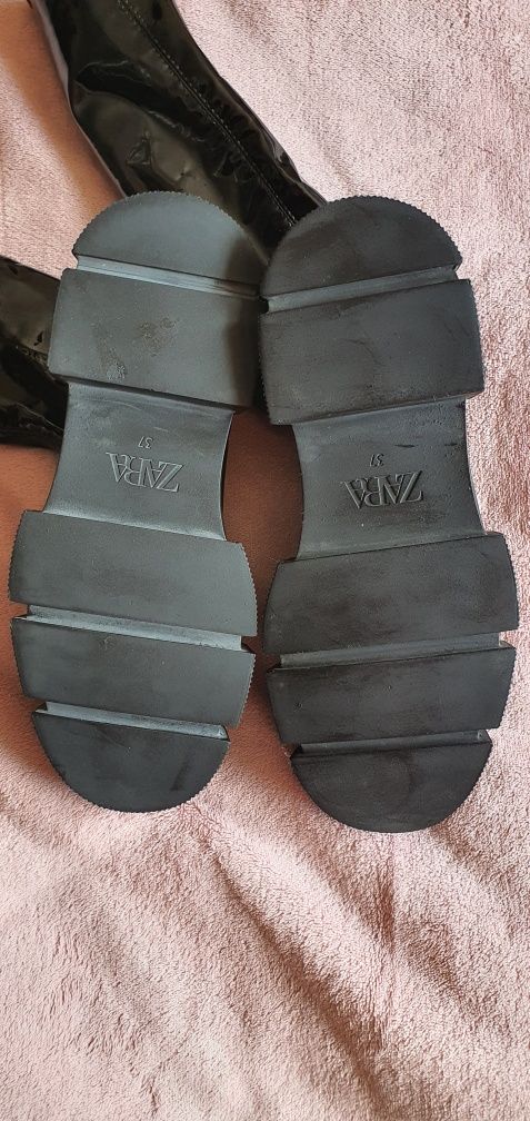 Дълги лачени ботуши Zara