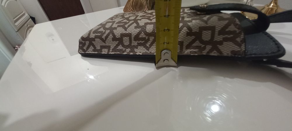 Geanta DKNY crossbody pentru telefon