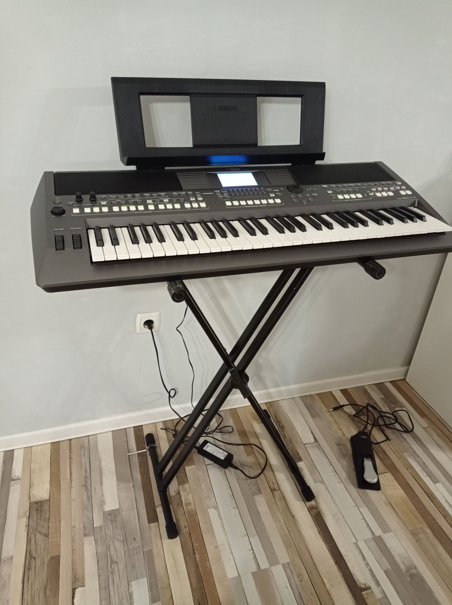 Синтезатор YAMAHA RSR-S670