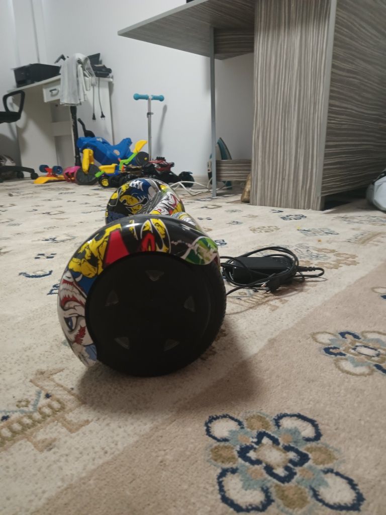 Vând hoverboard colorat
