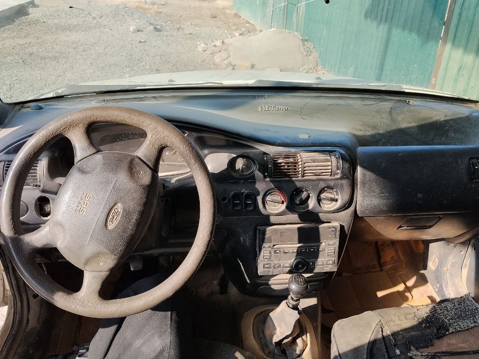 Ford eskord yurib furibdi